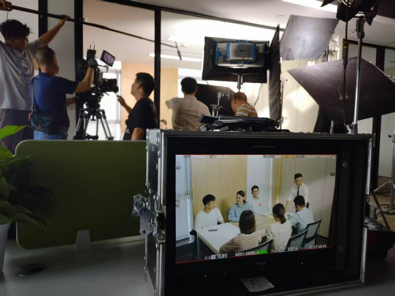 静海县TVC拍摄公司：科技产品视觉化大师，诠释未来感与功能美学