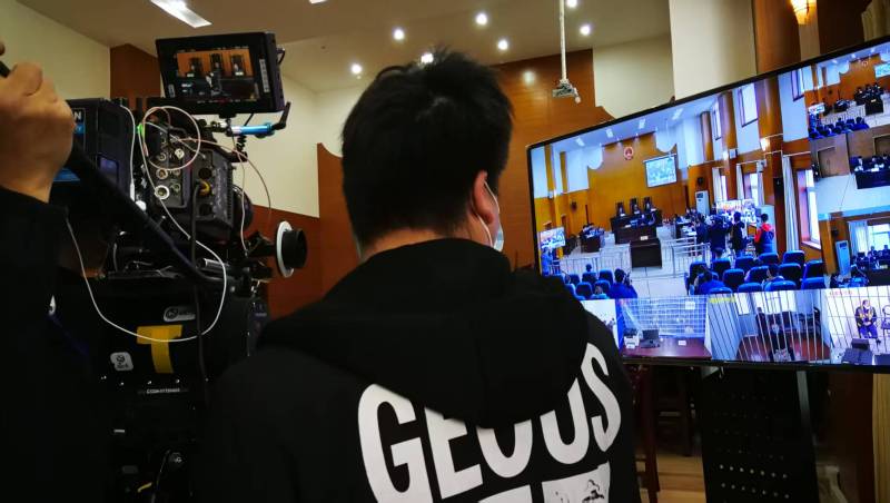 AI生成VS人工创意——静海县广告片拍摄公司的技术浪漫主义实践